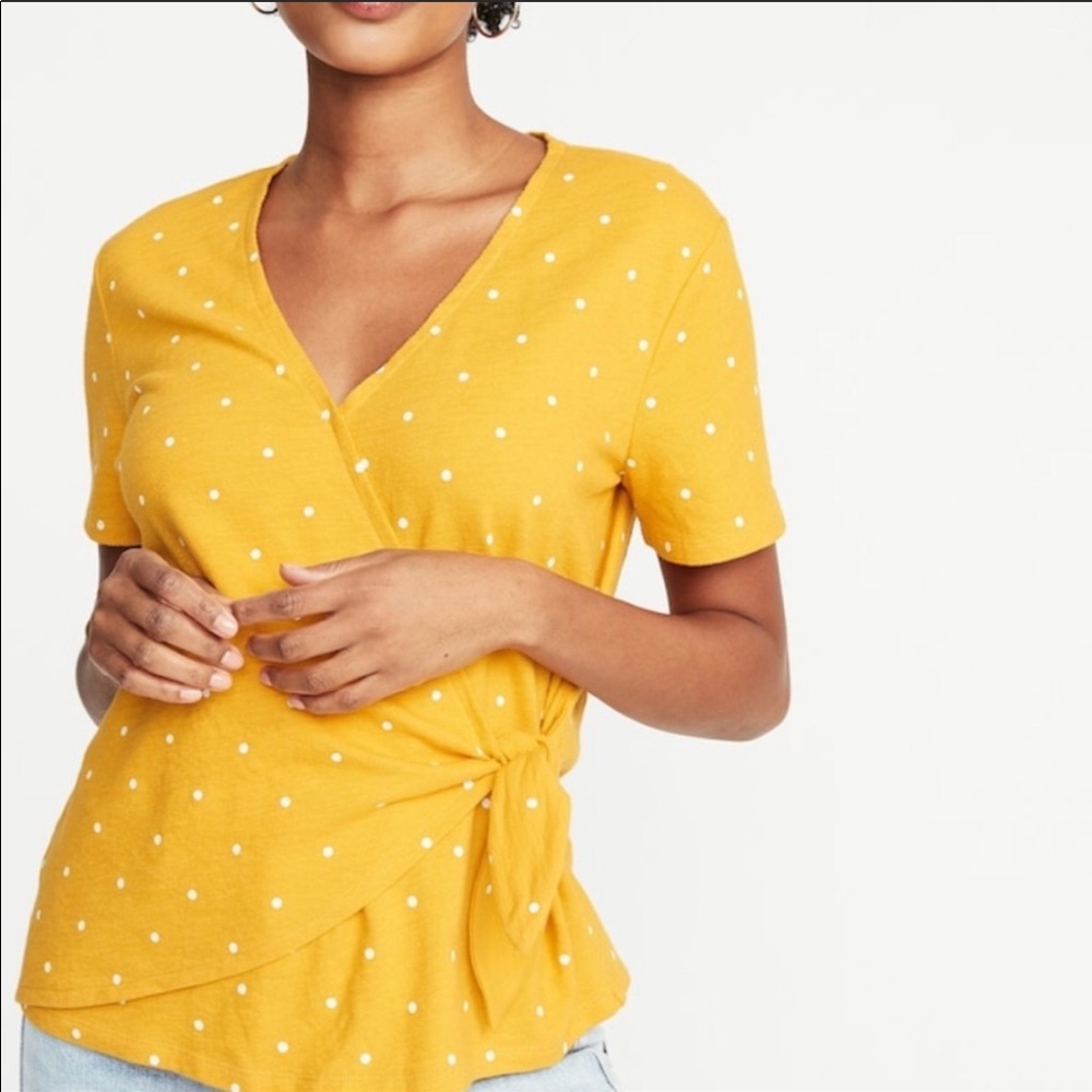 Old navy dot wrap tee, size Large